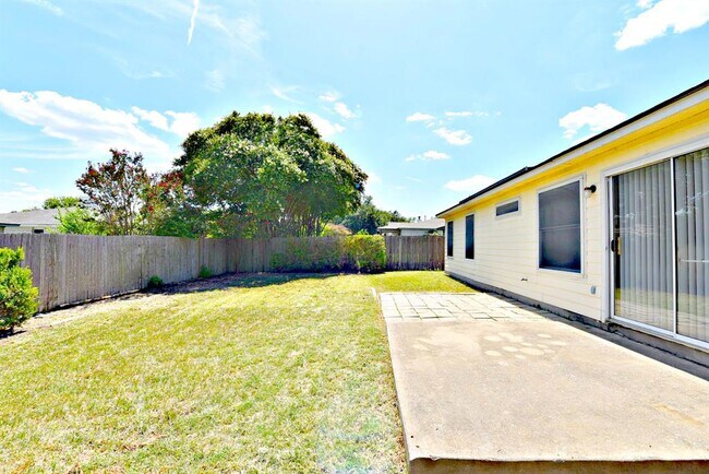 Building Photo - 2100 Killians Way