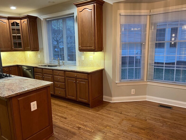 Building Photo - 5920 Interlachen Ct