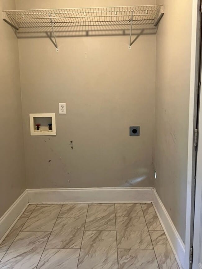 Building Photo - Adorable 3 Bedroom/2 Bath Home located in ...