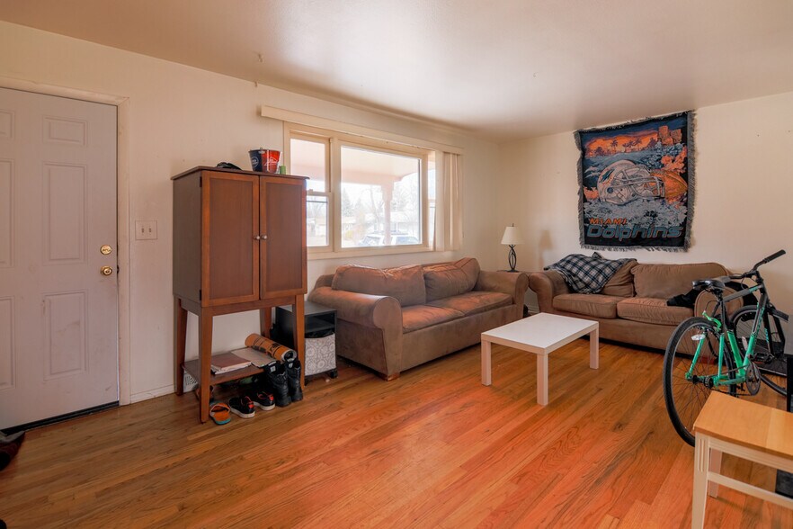 Building Photo - 1717 W Lake St