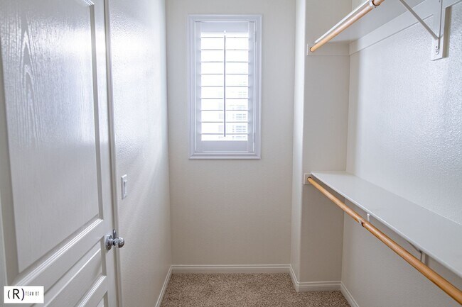 Building Photo - Lovely tri-level condo located in the gated community of Bellafina