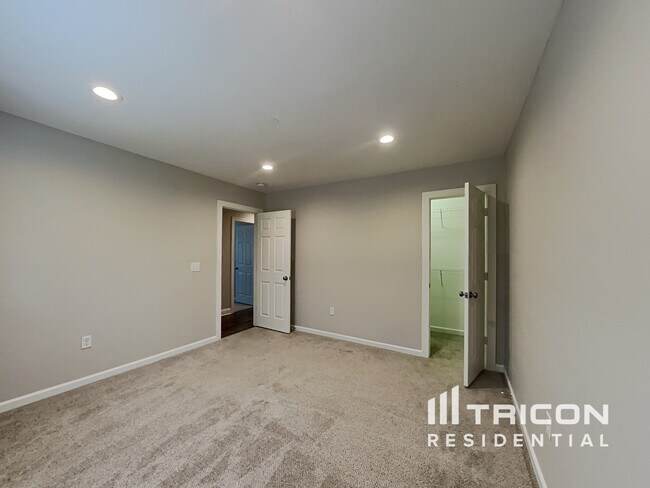 Building Photo - 953 Loch Lomond Cir