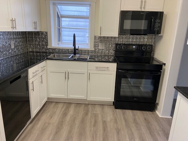 Building Photo - 3 Bedroom, 2 Bath w/Full Finished Basement and Lots of Charm