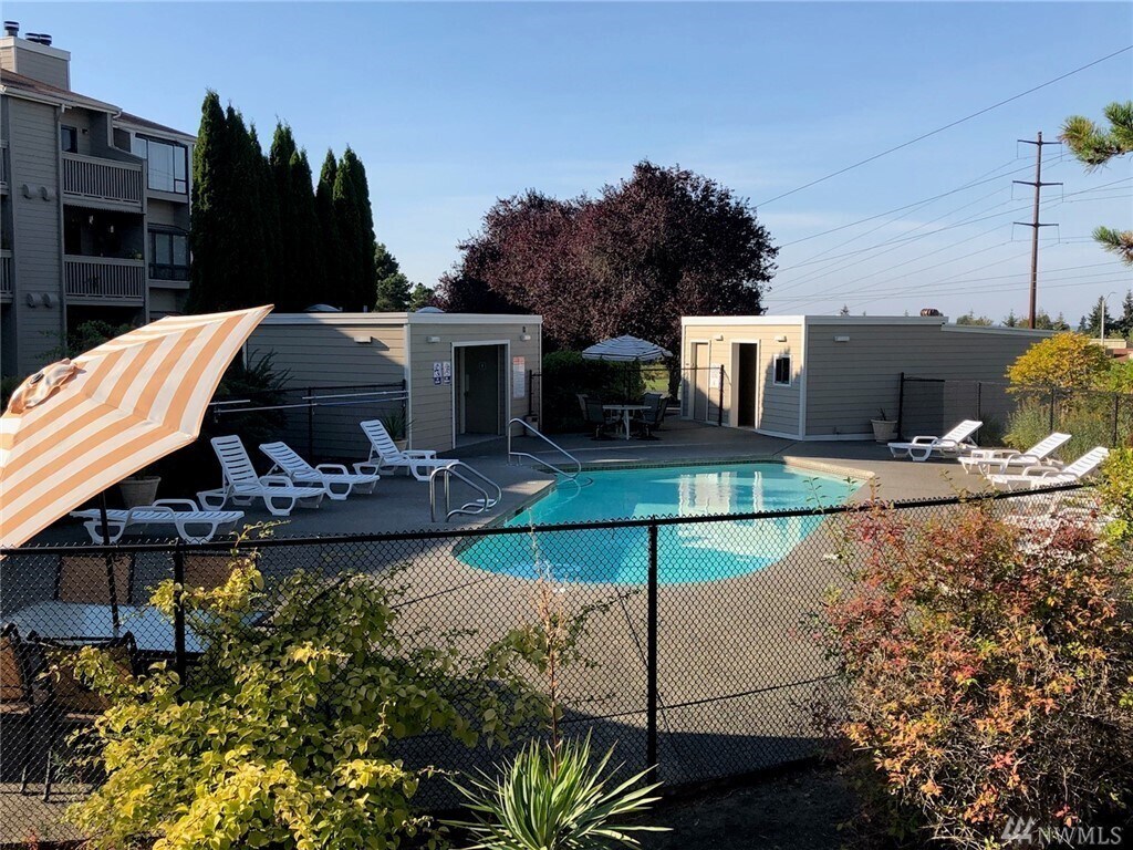 Building Photo - 1315 S Puget Dr