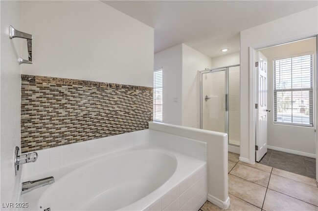 Building Photo - 10057 Bonterra Ave