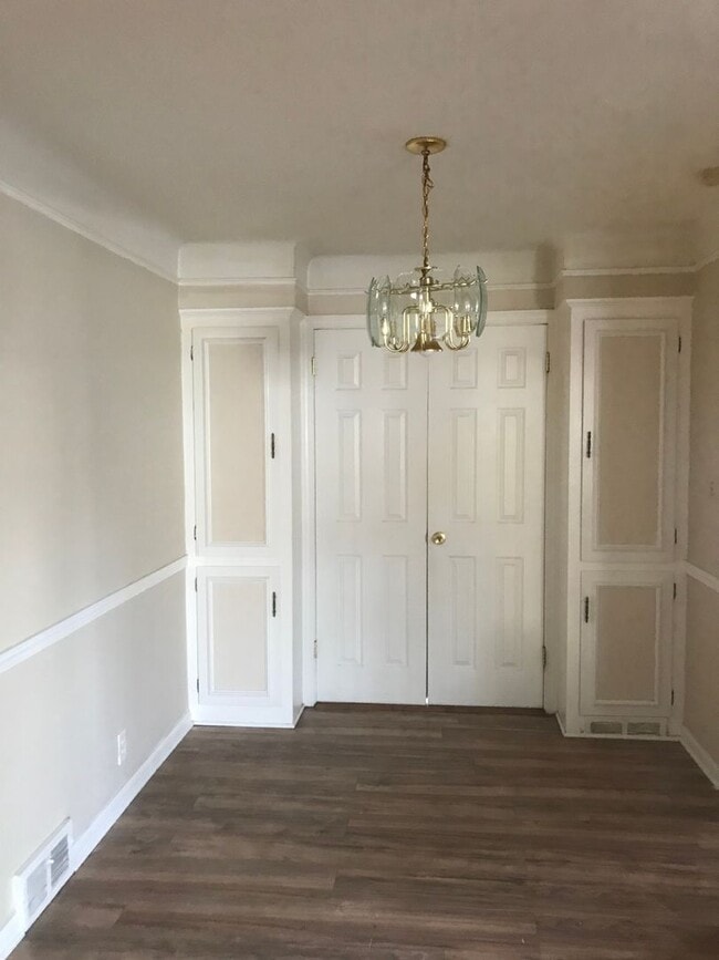Building Photo - 4 Bedroom South Euclid House for Rent