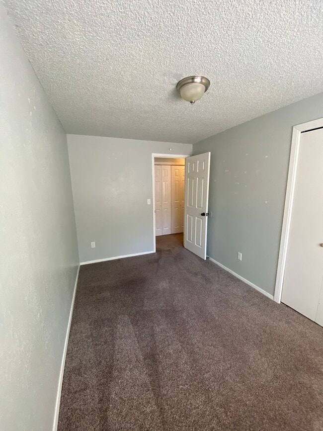 Building Photo - Ready first of June / 3 bedroom 2 bathroom...
