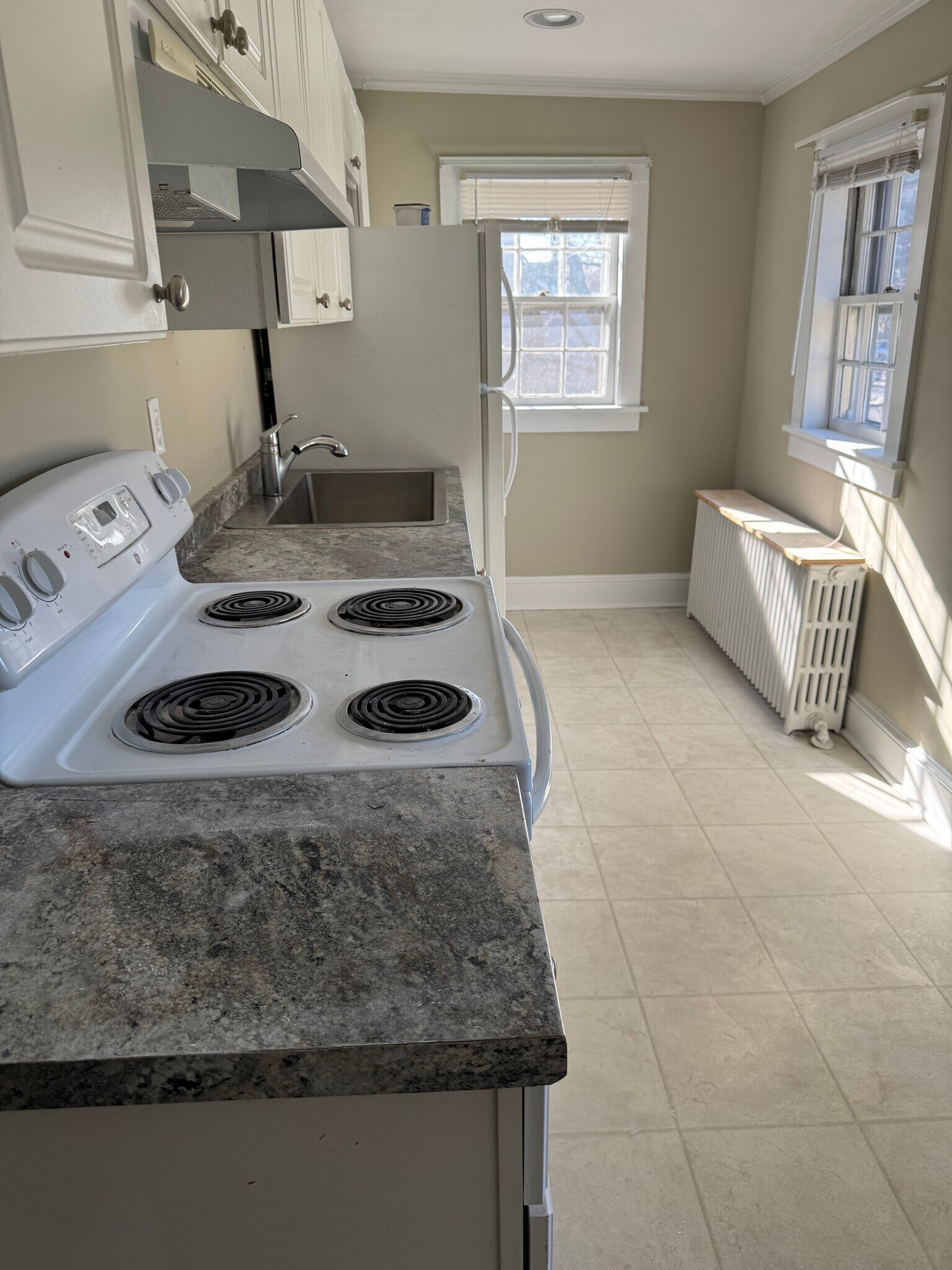 Kitchen - 116 Goldsborough St