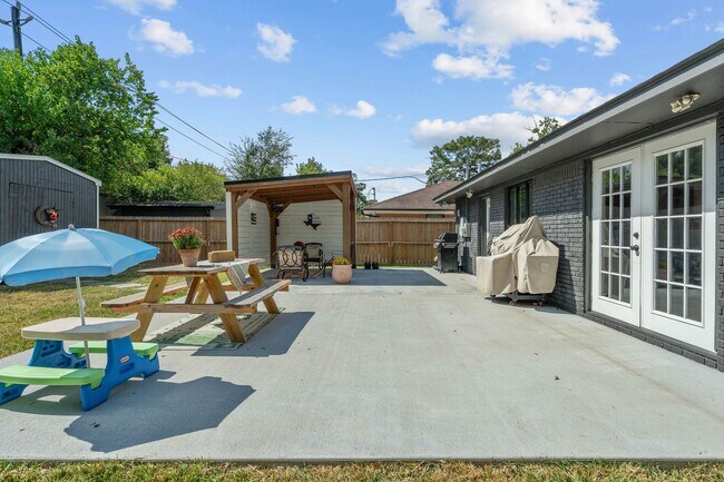 Building Photo - 1119 W 30th St