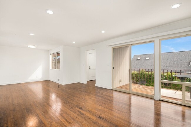 Building Photo - 2 Bed 1 Bath at Linden West!