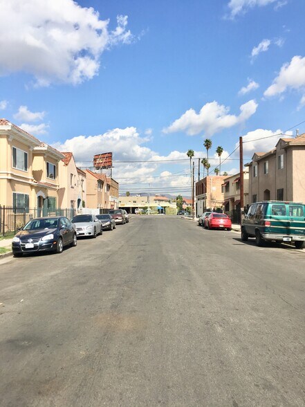 Building Photo - 1329 5th Ave