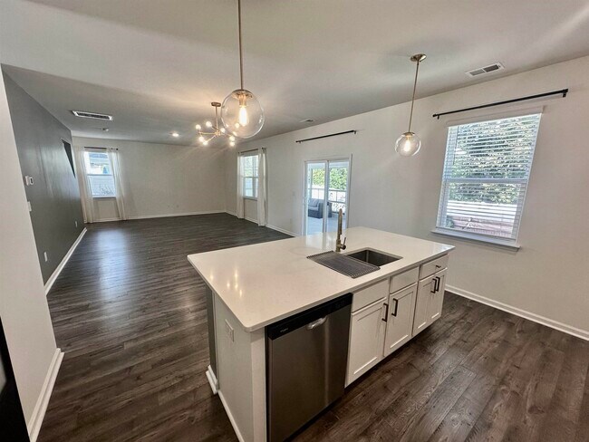 Building Photo - 340 Emery Oak Dr