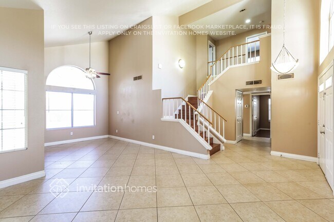 Building Photo - 5729 N Walkingstick Ln
