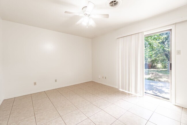 Building Photo - 6824-6826 Jackson Duplex