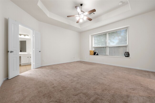 Building Photo - 9535 Empress Crossing Dr