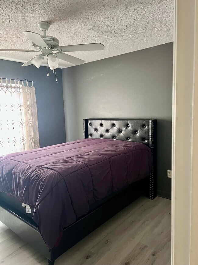 Building Photo - 701 SW Sarazen Ave