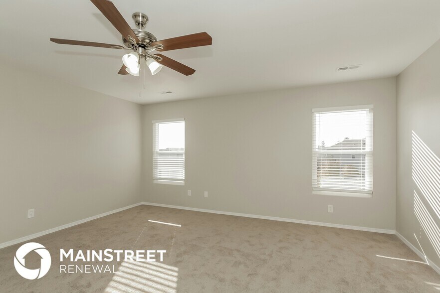 Building Photo - 11023 Thousand Oaks Dr