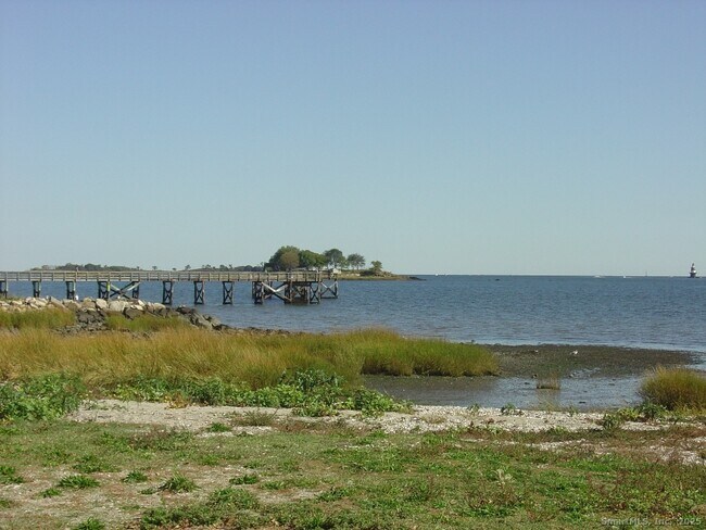 Building Photo - 18 Prospect St