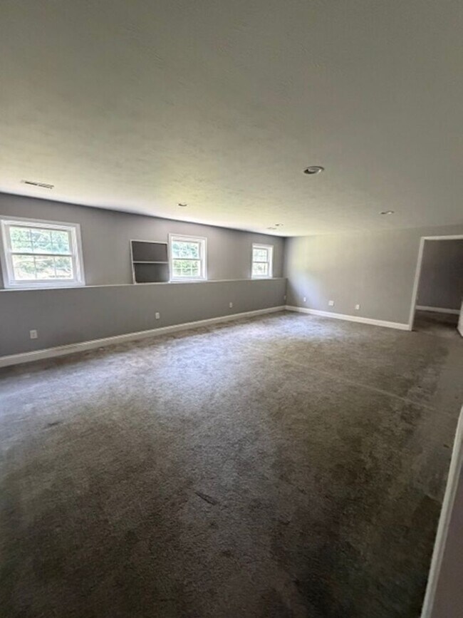 Building Photo - 410 Goldenrod Dr