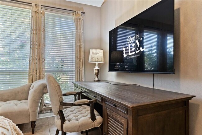 Building Photo - 1505 Laurel Oak Loop