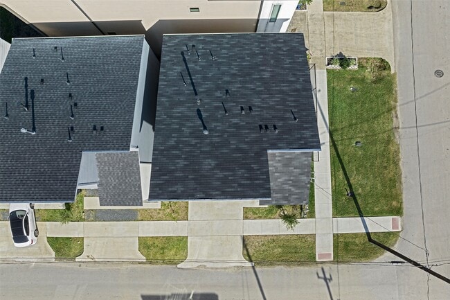 Building Photo - 2413 Pease St