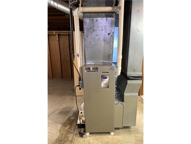 Building Photo - 724 6th St N