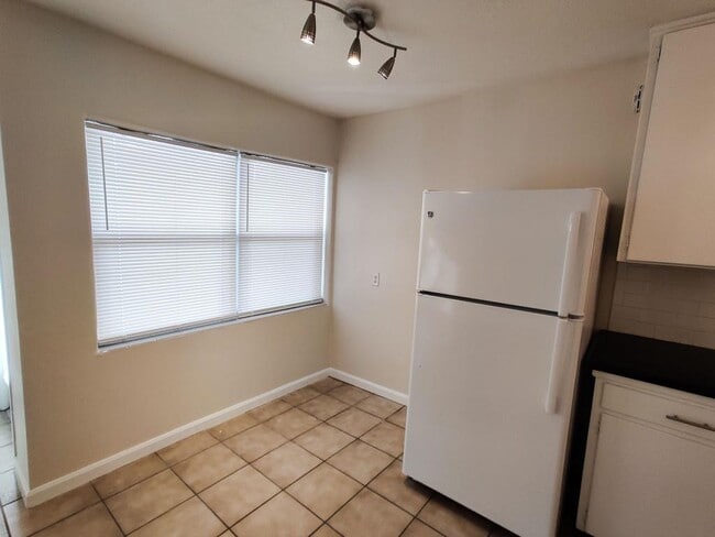 Building Photo - 2619 Marble Ave