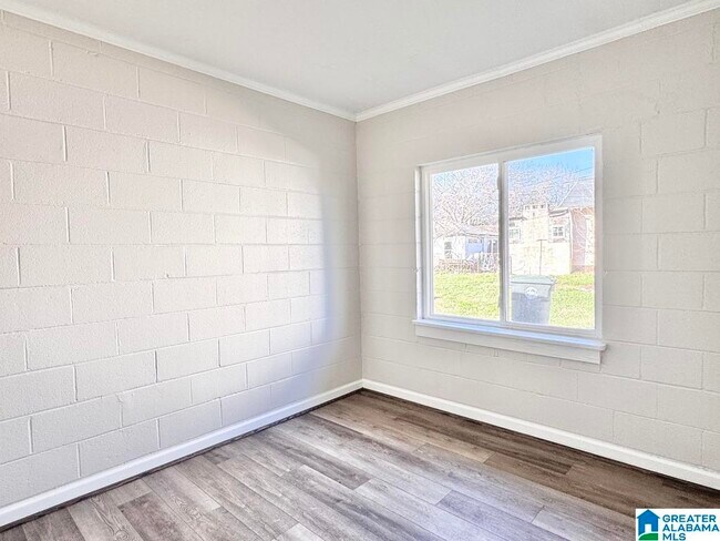 Building Photo - 5624 Avenue Q