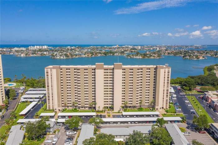 Building Photo - 7050 Sunset Dr S