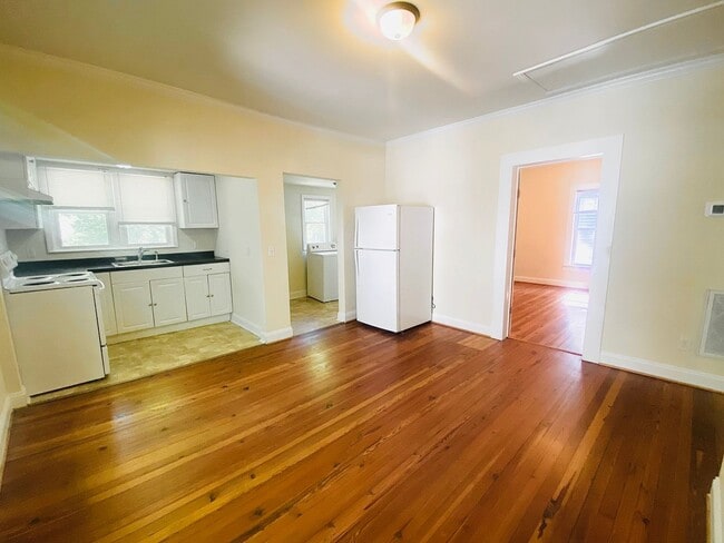 Building Photo - 2 Bedroom, 2 Bathroom home in Durham