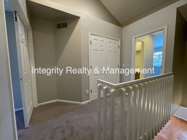 Building Photo - 9106 W Phillips Dr