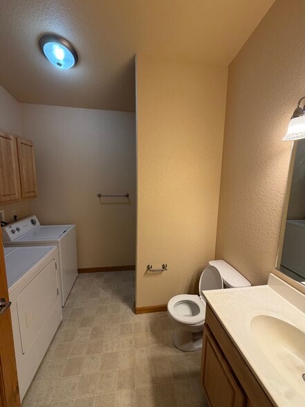 Building Photo - 1632 Evergreen Dr