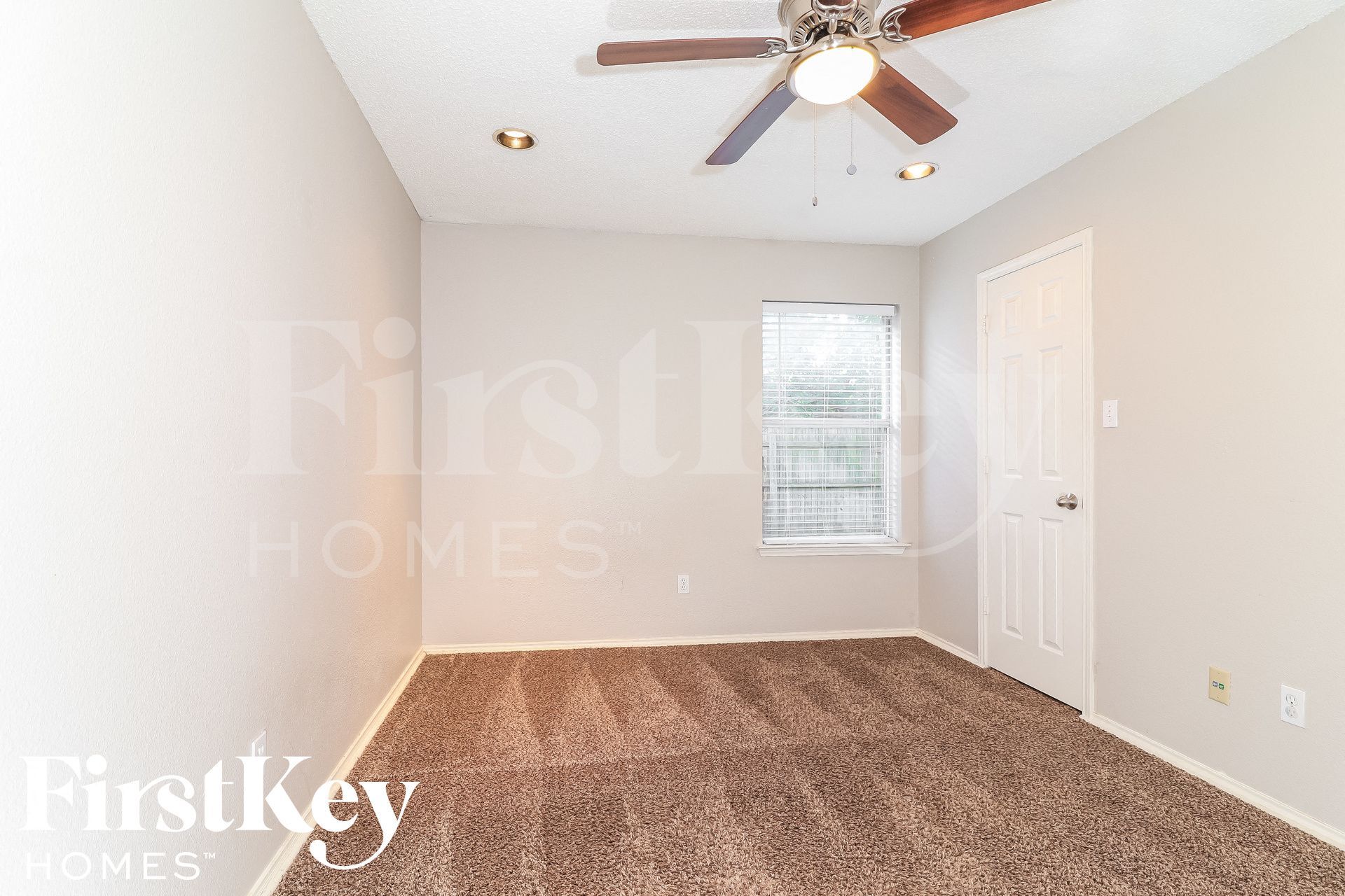 Building Photo - 7956 Clear Brook Cir