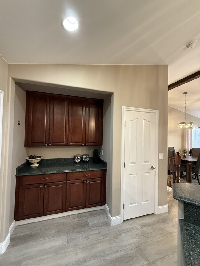 Building Photo - 6160 S Clearview Loop