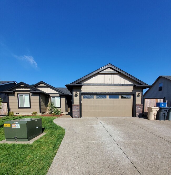 Building Photo - Pet Friendly Single Level 4 bedroom 2 Bathroom in Lebanon.