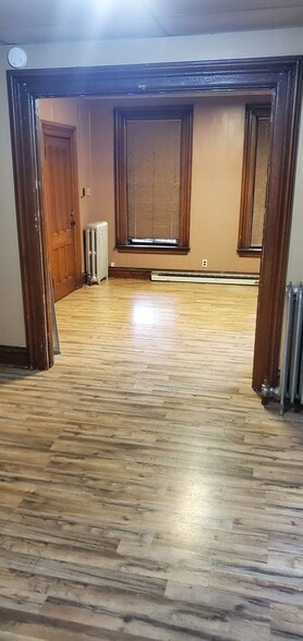 Building Photo - 166 Main St