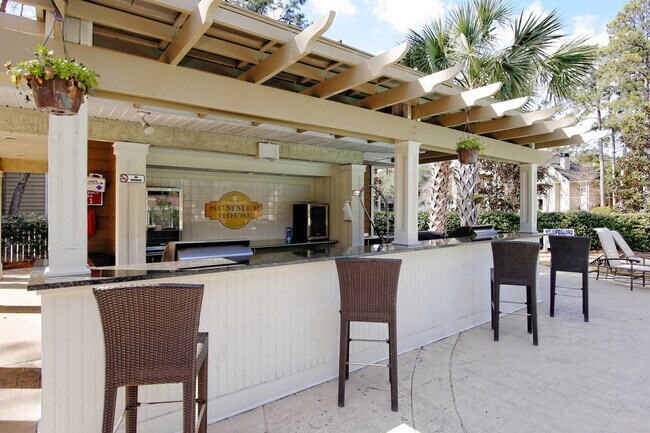 Building Photo - Amazing two bedroom 2nd Floor, Summer House Available June 19!