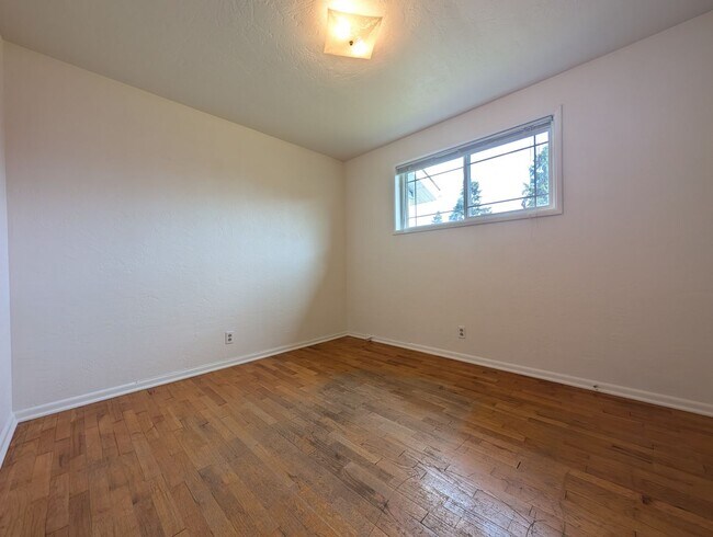 Building Photo - 3-Bedroom, 2-Bath Home In The River Road A...