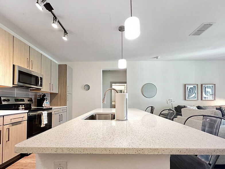 Building Photo - 2615 N Grady Ave