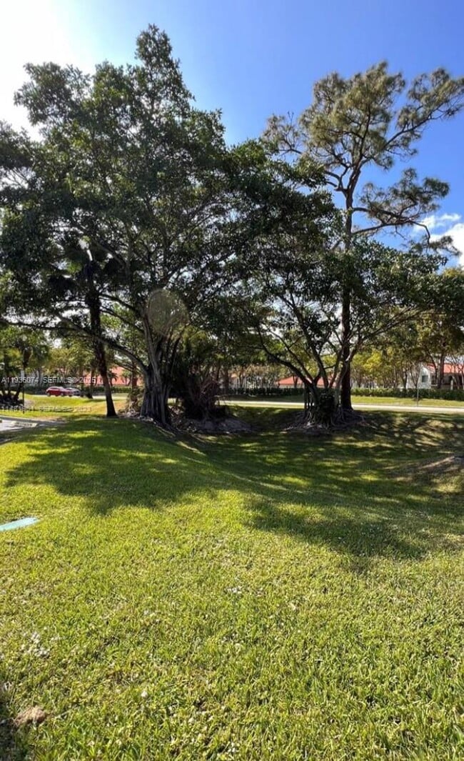 Building Photo - 3350 Pinewalk Dr N