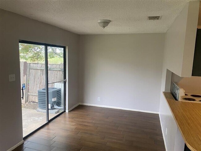 Building Photo - 7920 Falcon Ridge Dr