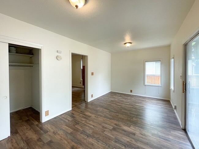 Building Photo - 1116 W Ofarrell St
