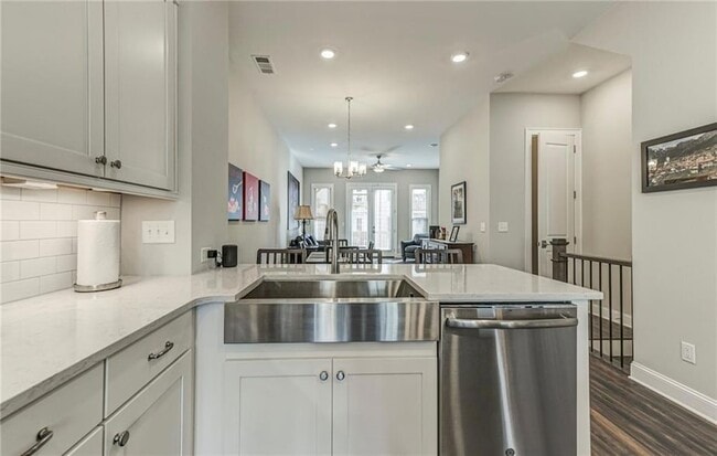 Building Photo - 4321 Parkside Pl