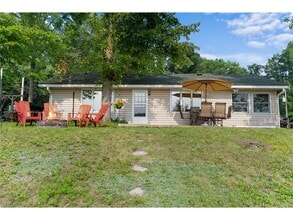 Building Photo - 2180 Island Dr