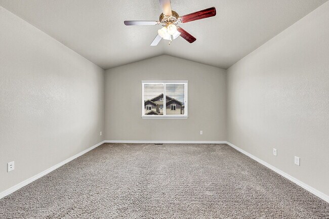 Building Photo - $2,495.00 3-bedroom, 2.5-bathroom in Color...