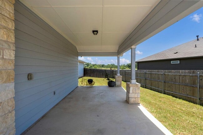 Building Photo - 205 Four Star Dr