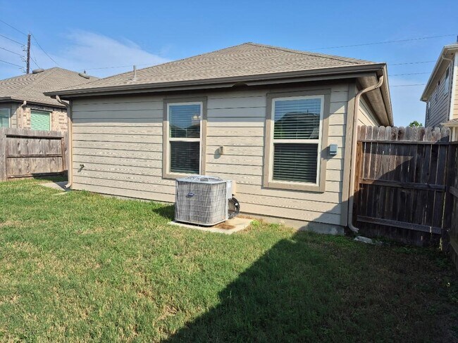 Building Photo - 6715 Hillsdale Creek Dr