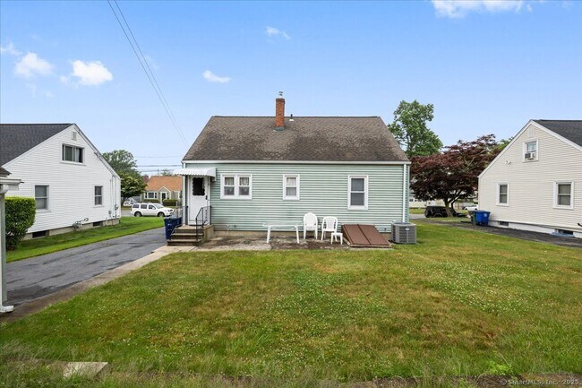 Building Photo - 535 Jewett Ave