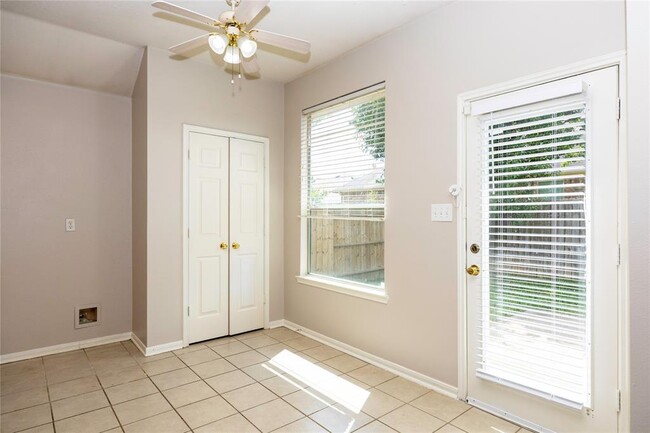 Building Photo - 3915 Lauderwood Ln