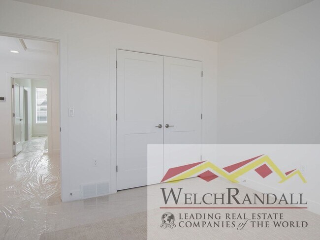 Building Photo - Spacious 3 Bed 2.5 Bath Townhome in West Haven